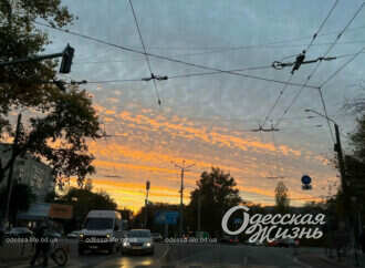 В Одессе наблюдали невероятное небо и чарующий закат (фоторепортаж)
