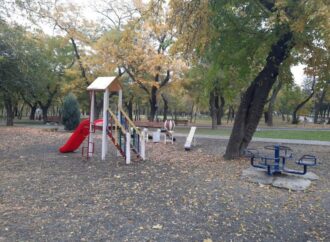 Одесские детские площадки несут опасность?