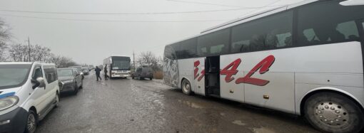 На границе с Молдовой застряли сотни авто: почему не работают пункты пропуска?
