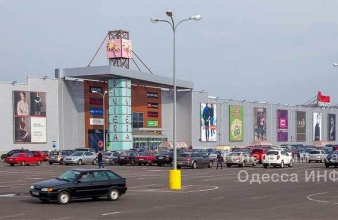 Торговий центр «Рів’єра» відкрився через півроку після ракетної атаки (відео)