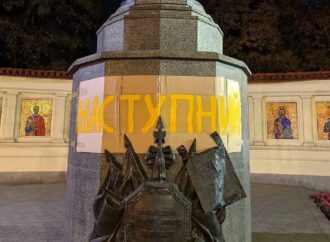 В Одесі взялися за пам’ятник Суворову: тепер написи пишуть на ньому
