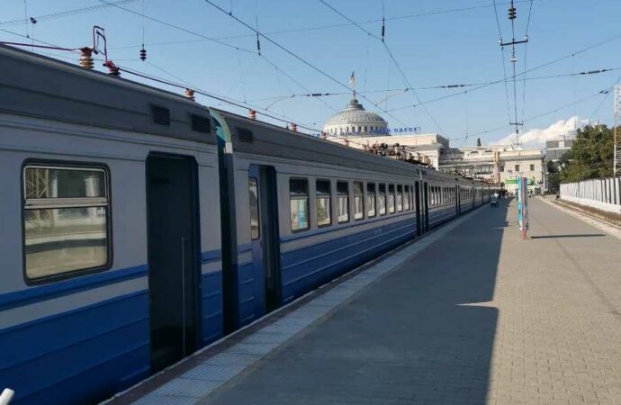 Больше безопасности и меньше электричек: как работает Одесский вокзал во время войны?
