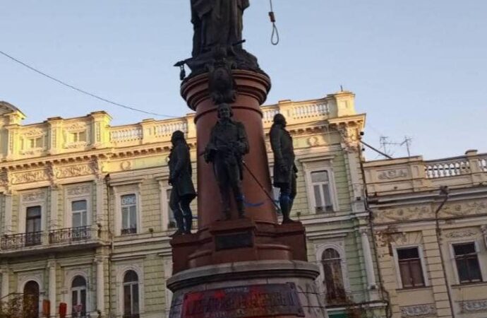 Знесення пам’ятника Катерині ІІ: виконком схвалив справу за депутатами міськради
