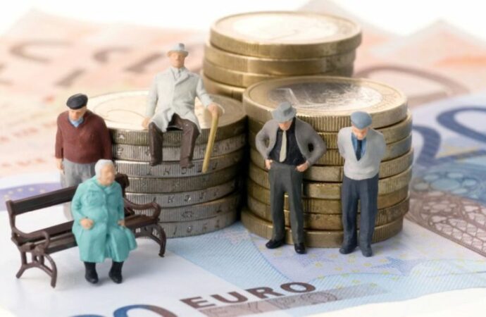 Перерахунок пенсій в Україні: кого торкнеться підвищення з 1 грудня?