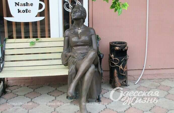 Арт-объект, Орнелла Мути