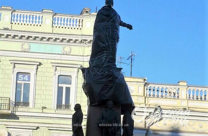 Демонтаж памятника Екатерине II в Одессе2
