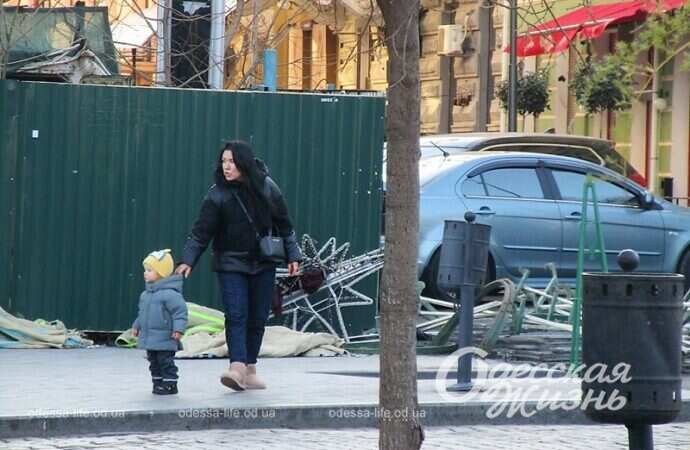 Монтаж елки на Дерибасовской2