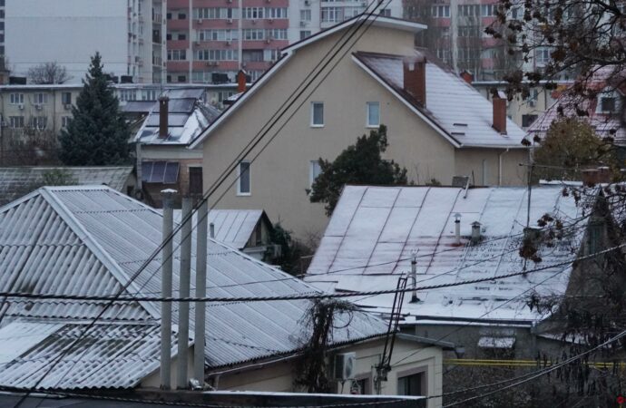 Первый снег в Одессе: второй год подряд 4 декабря (фоторепортаж)