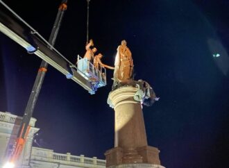 В Одесі більше немає пам’ятників Катерині II та Суворову – обидва демонтували (фото, відео)