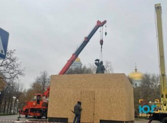 Памятник Суворову в Измаиле демонтируют (фото)