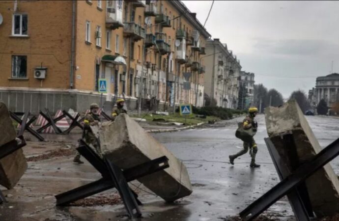 У Бахмуті, українському Cталінграді, росіяни йдуть як зомбі, щоб померти (огляд світових ЗМІ)