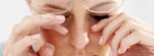 Чому болять очі: причини та лікування
