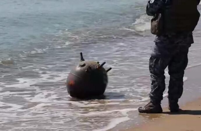 У ОК “Південь” показали, як знищили морську міну (відео)