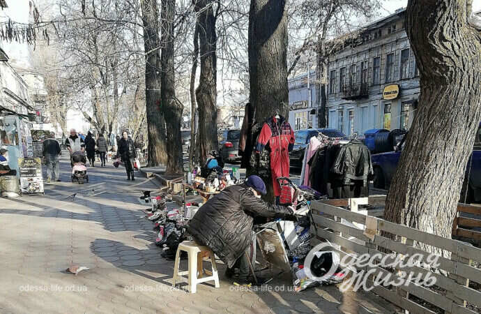 Не любуйтесь, а торгуйтесь: колоритний квартал на одеській Торговій (фоторепортаж)