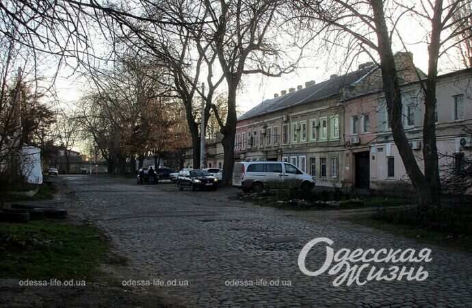 Одесская Михайловская, авто у дороги