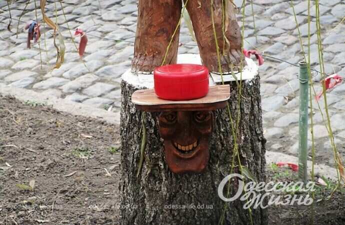 Палисадник на Молдаванке, фигура из дерева