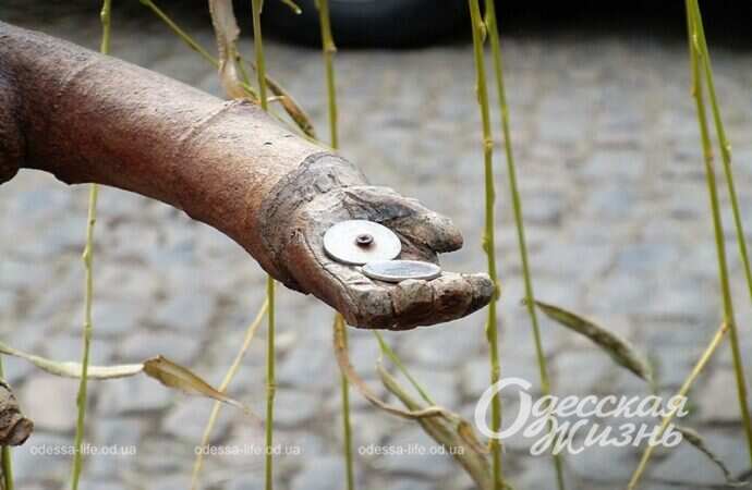 Палисадник на Молдаванке, протянутая рука
