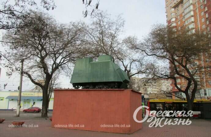 Серединский сквер, танк2