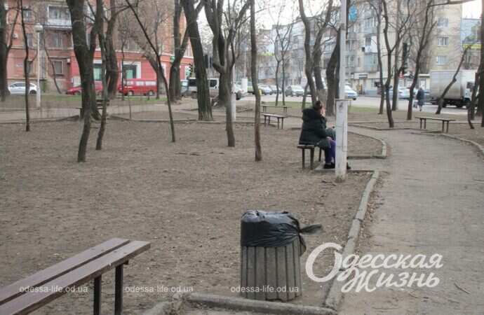 Серединский сквер, урна