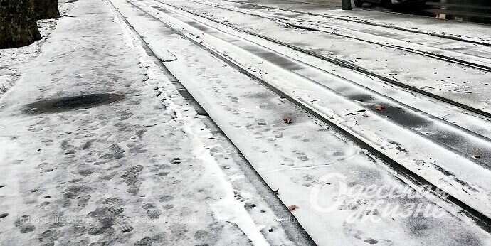 Январь в Одессе, рельсы в снегу