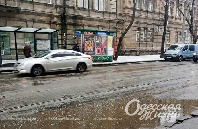 Январь в Одессе, лужа, машина