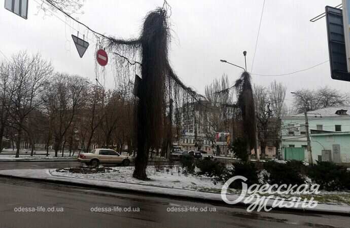 Январь в Одессе, столбы