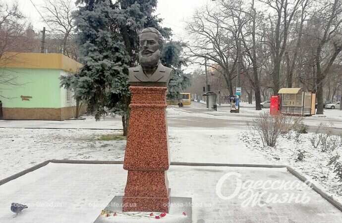 Одесский сквер Витте, бюст Христо Ботева