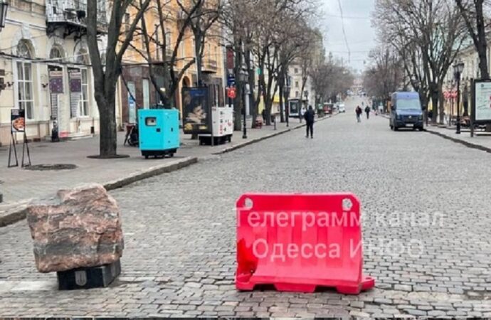 Фотофакт: одесскую Дерибасовскую снова перекрыли и очистили от авто