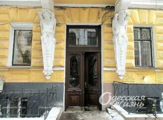 Одесский дом Навроцкого: историческим дверям вернули первозданную красоту