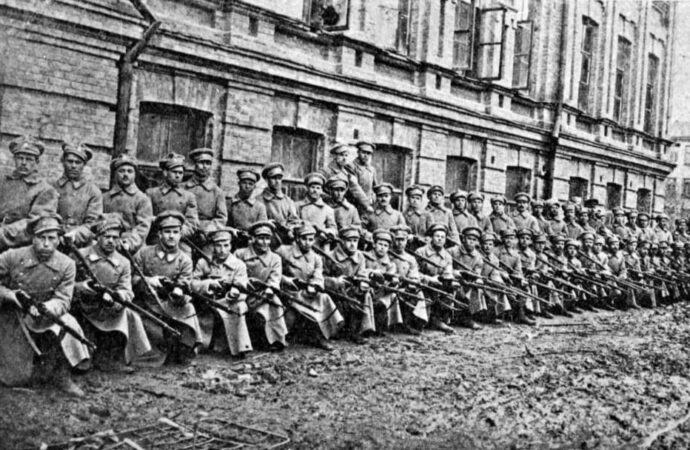 Сотня січових стрільців під час військової підготовки. Київ, 1918 рік. 