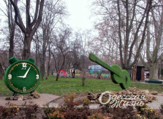 Парк на одесских Черемушках: Эйфелева башня, площадка для влюбленных и енот Вова (фото)