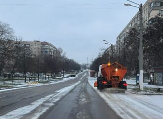 В Одессе и области идет первый в этом году снег: на дорогах скользко