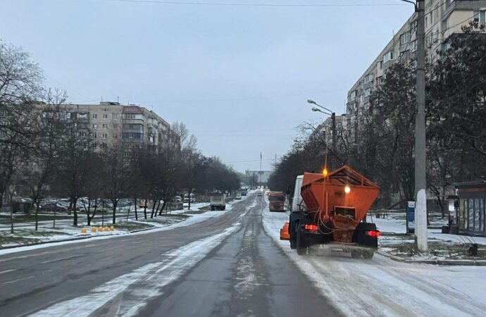 В Одессе и области идет первый в этом году снег: на дорогах скользко