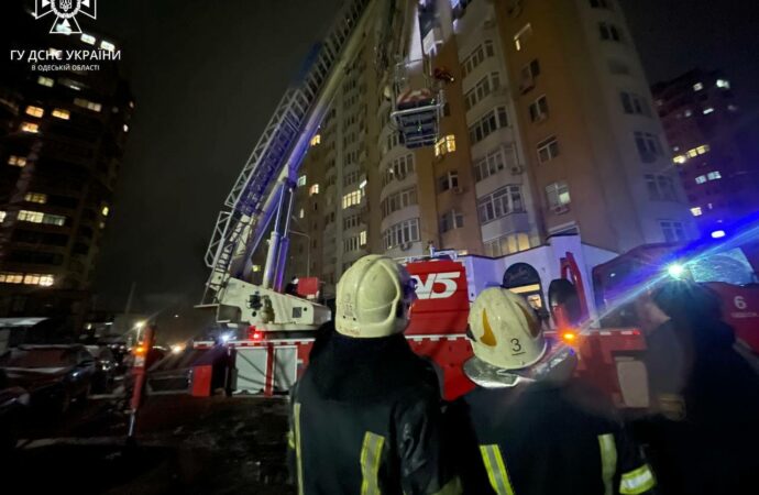 В Одессе горел 17-этажный дом (фото, видео)