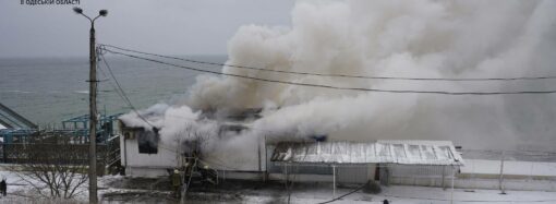 На одеському пляжі згоріло кафе: є жертви (фото, відео)