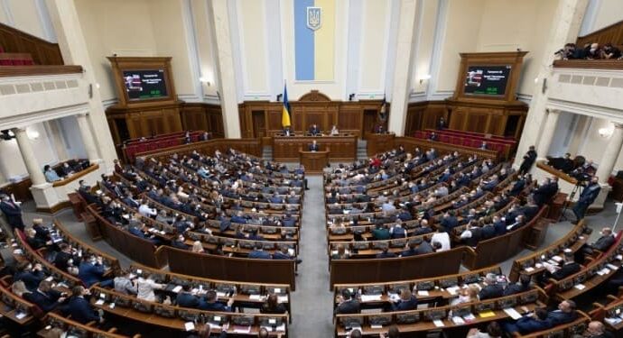 Верховная Рада Украины — зал и депутаты