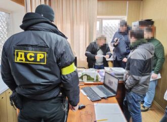 Погорів на хабарі: в Одесі затримали чиновника селищної адміністрації