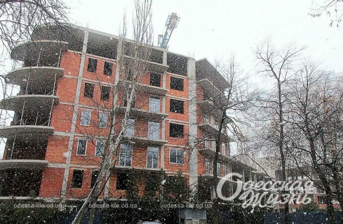 Готель замість кортів на одеському Лідерсівському бульварі: зупинено будівництво (фото)