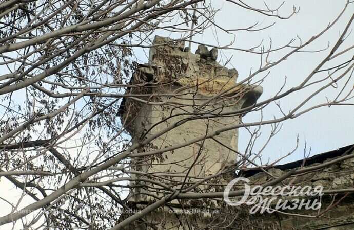 Старый одесский дом, труба