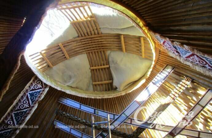 Юрта Незламності изнутри