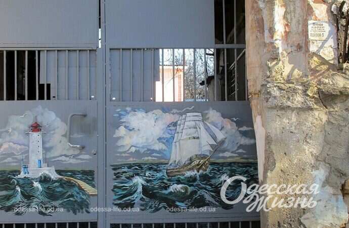 Одесская улица Головковская, ворота с маяком