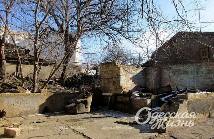 Одесская улица Головковская, арт-объект в виде кресла