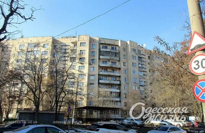 Одесская улица Головковская, многоэтажка