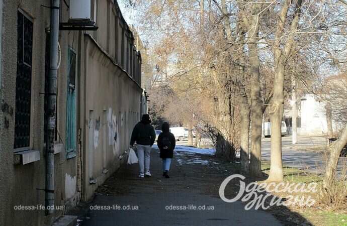 Одесская улица Головковская, прохожие