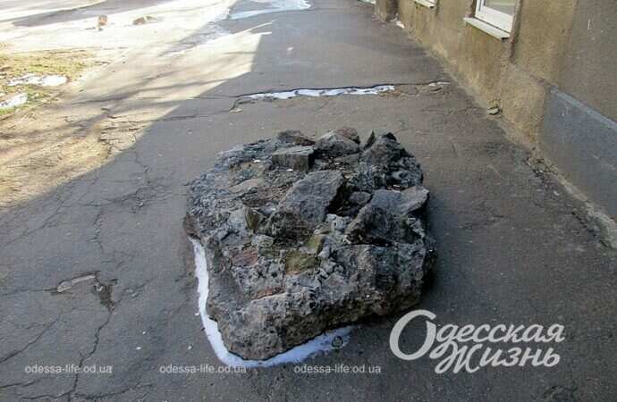 Одесская улица Головковская, камень