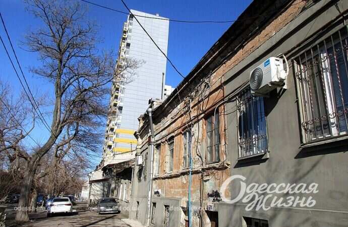 Одесская улица Головковская, дом старый, дом новый