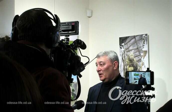 Борис Бухман на открытии своей выставки