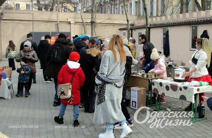 в Летнем театра Горсада ярмарка