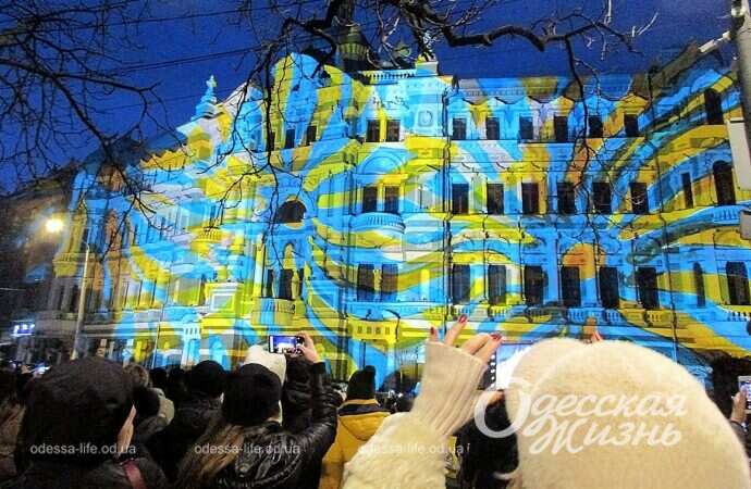 подсвеченный Дом Руссова