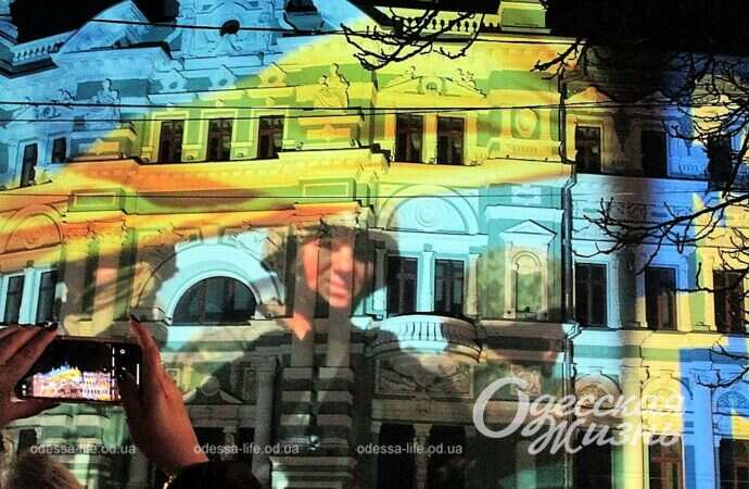 подсвеченный Дом Руссова